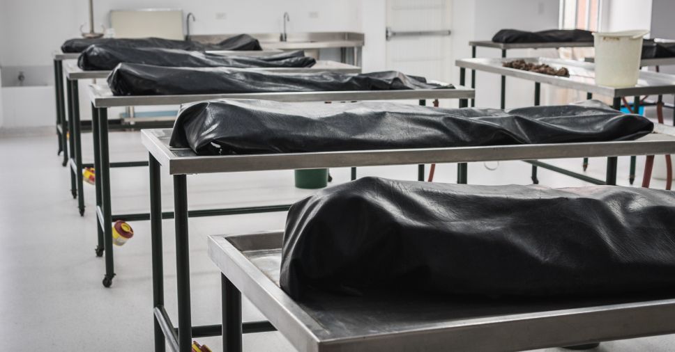 Espaço funerário equipado para procedimentos de embalsamamento de corpo
